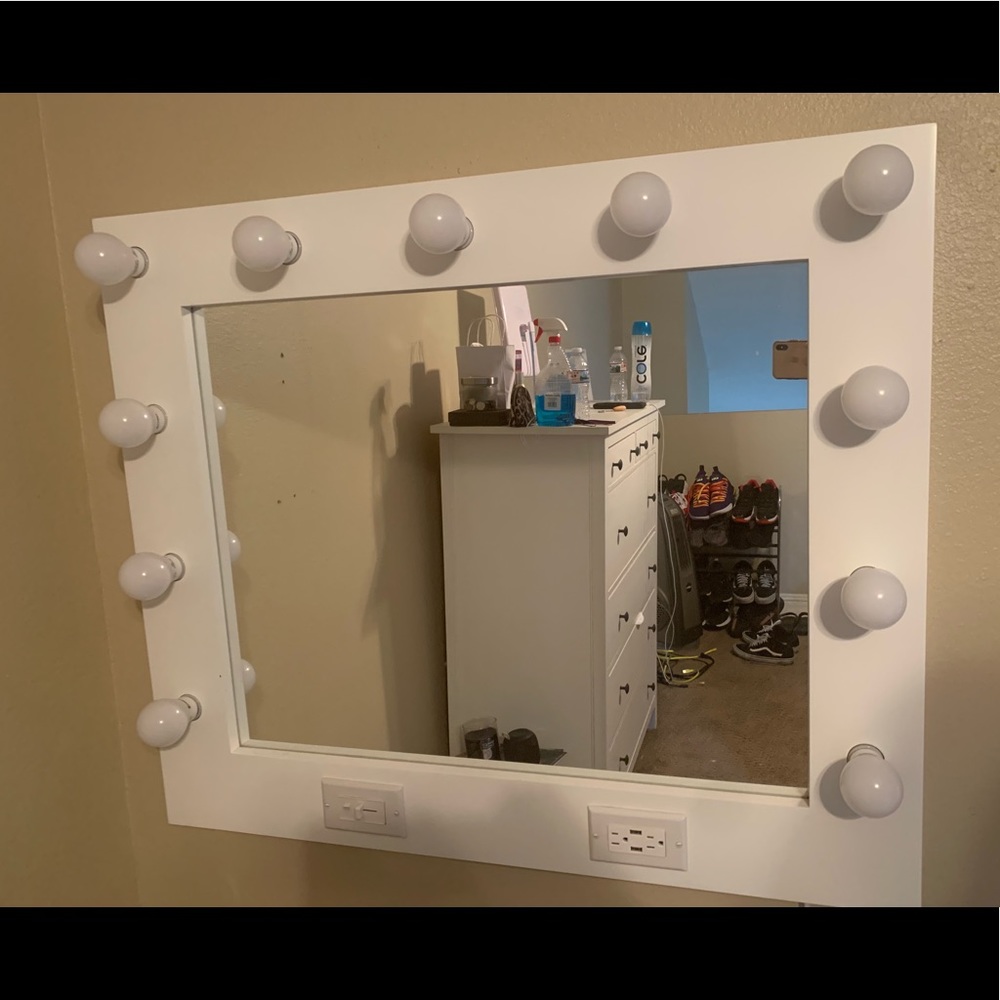 Vanity mirror